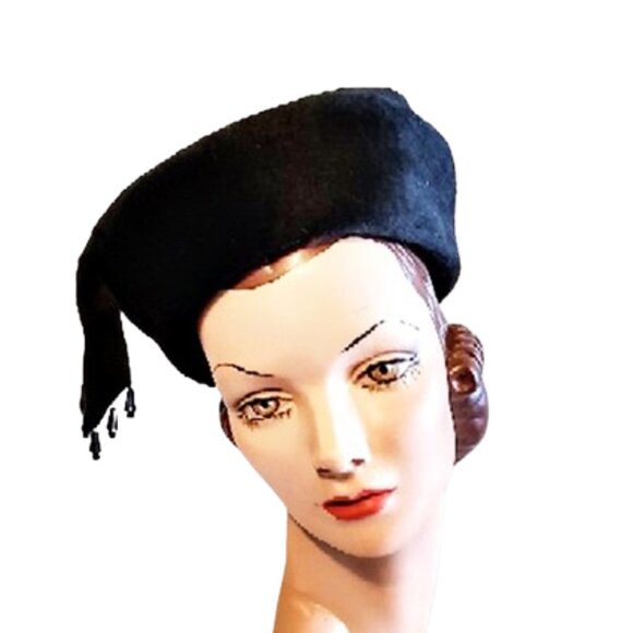 Trebor Vintage Accessories - 1950s Vintage Black Velour Felt Rounded Pillbox Hat With Ribbon And Bead Accents